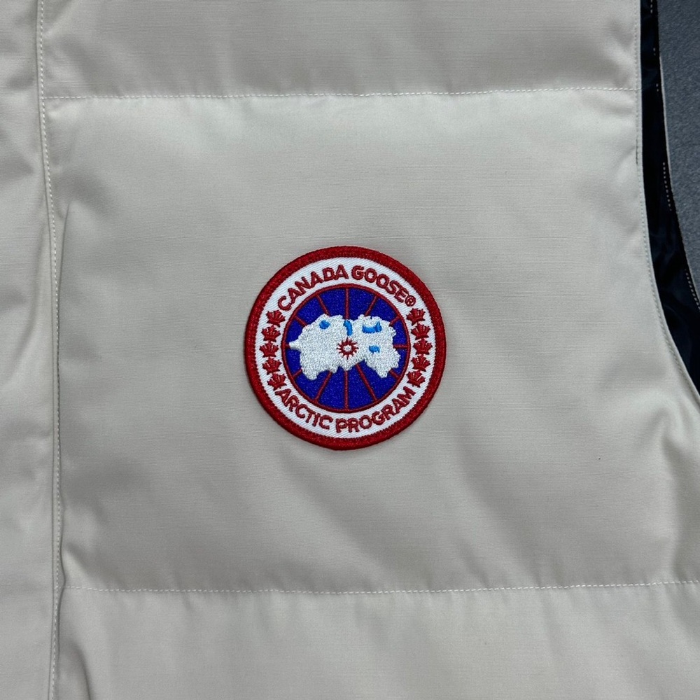 🍒 Canada Goose Cream Vest with Arctic Program Patch - Picture 5 of 6